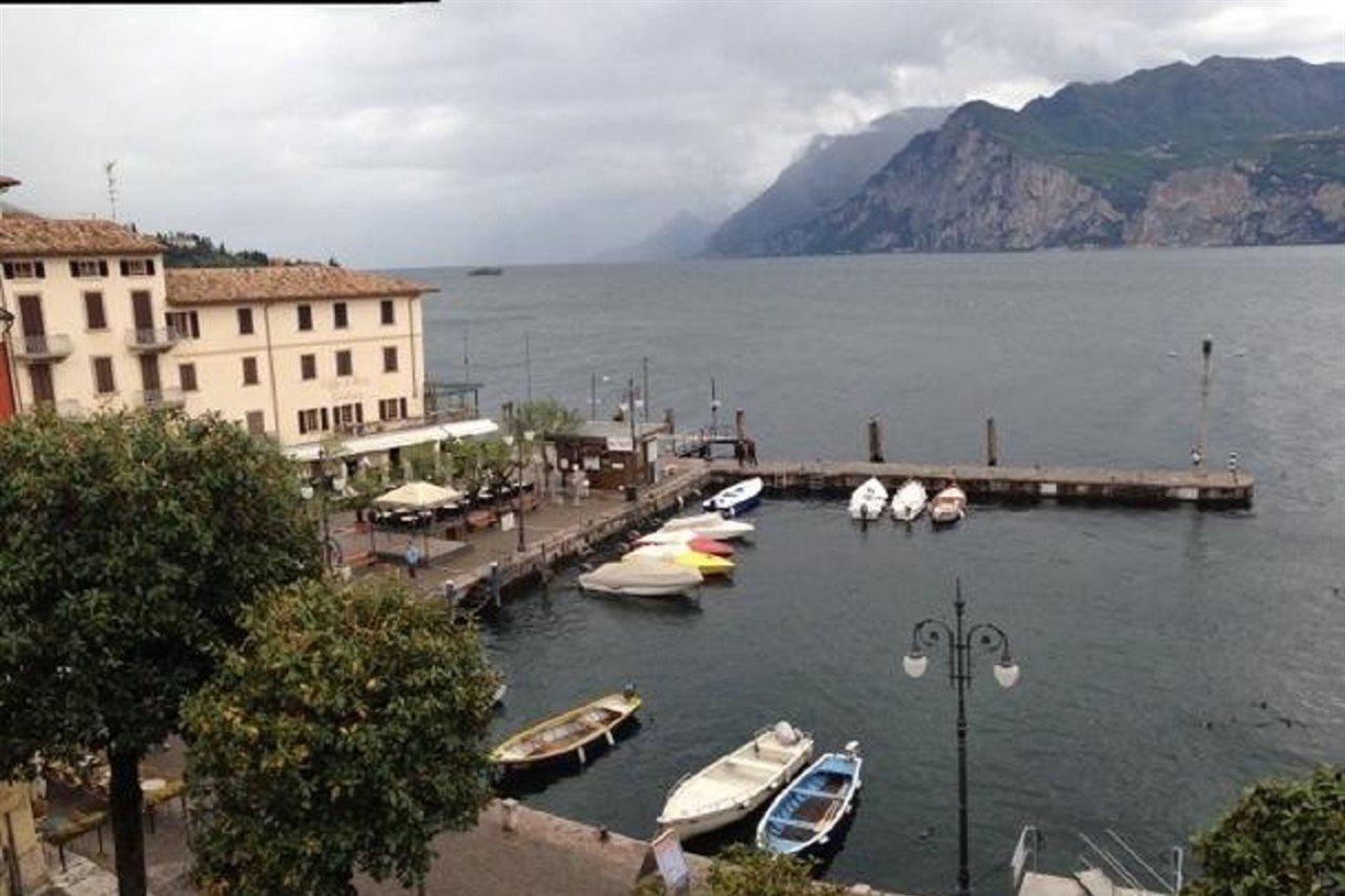 Charmante Apartament Lake Front Malcesine Exterior photo