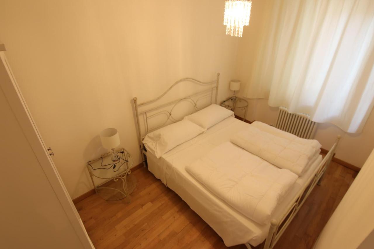 Charmante Apartament Lake Front Malcesine Exterior photo