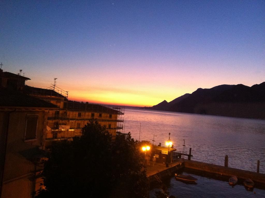 Charmante Apartament Lake Front Malcesine Room photo
